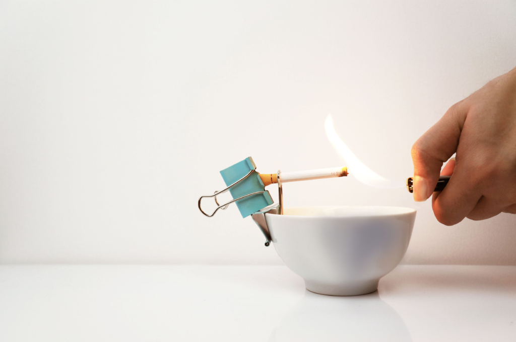 Burning cigarettes to pollute room create air pollution