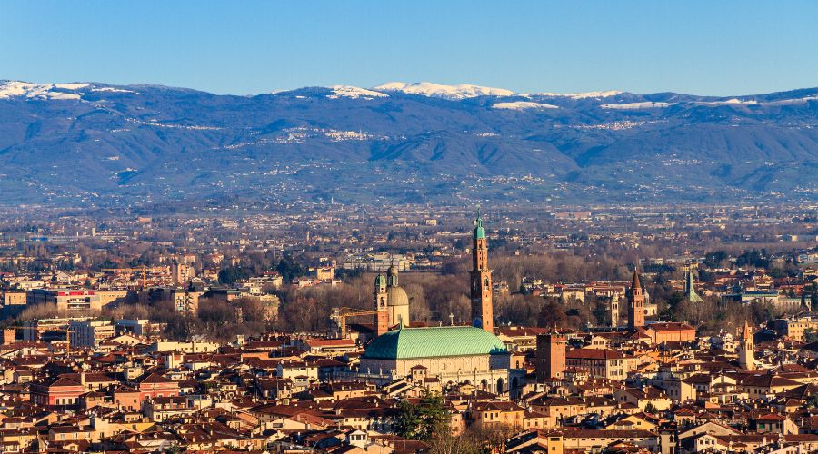 4. Vicenza, Italy (23 µg/m3)