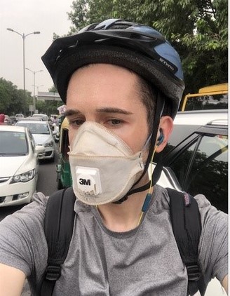 Le port d'un masque facial N95 à l'extérieur ne réduit pas l'oxygène inspiré